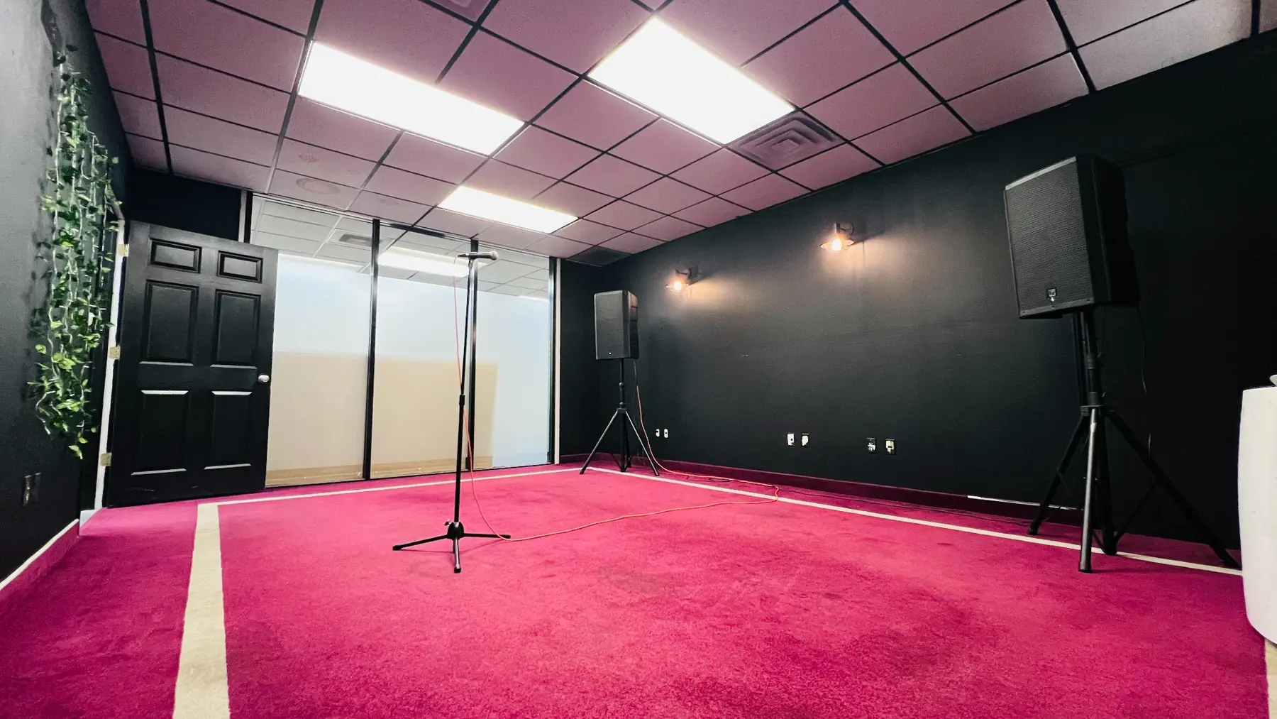 Medium EMP hourly rehearsal room with open floor space